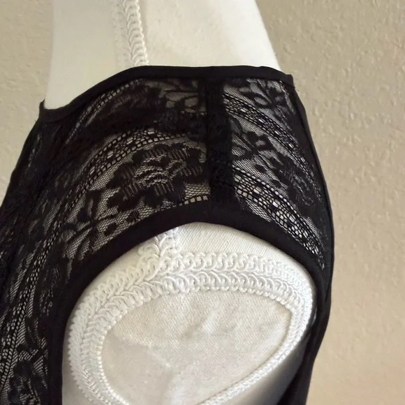 Fun2fun black lace camisole/ tank top - Picture 4 of 10